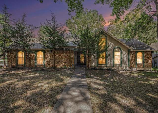 Property at 10301 Howe Dr, Leawood, KS 66206, 3 beds, 3 baths