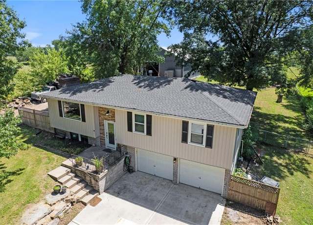 Property at 14101 Sandusky St, Bonner Springs, KS 66012, 3 beds, 2 baths