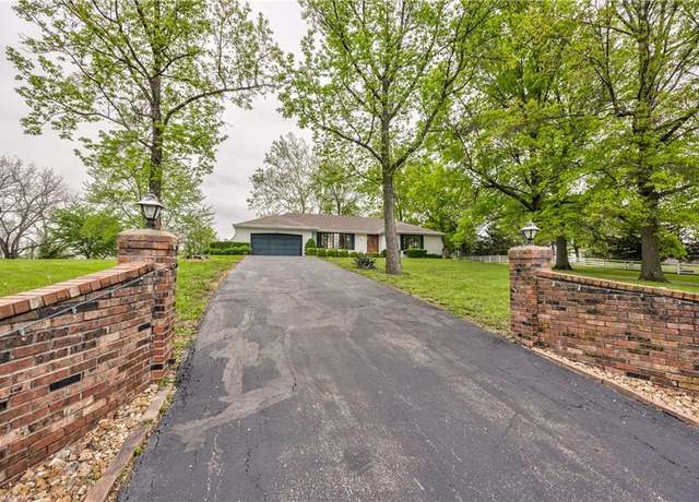 Property at 7209 S Oak Hill School Rd, Oak Grove, MO 64075, 3 beds, 2.5 baths