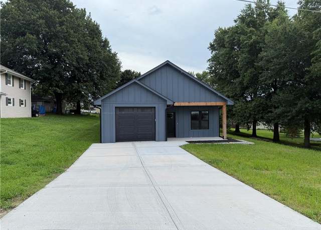 Property at 807 W Pleasant St, Odessa, MO 64076, 3 beds, 2 baths