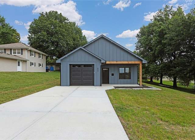 Property at 807 W Pleasant St, Odessa, MO 64076, 3 beds, 2 baths