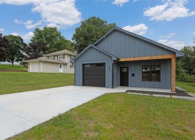 Property at 807 W Pleasant St, Odessa, MO 64076, 3 beds, 2 baths