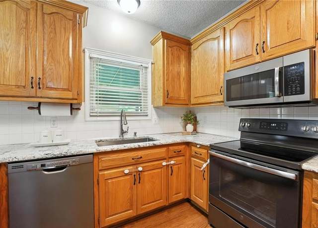 Property at 16366 South Hunter St, Olathe, KS 66062, 4 beds, 2.5 baths
