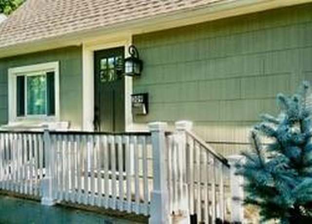 Property at 309 E 80th Ter, Kansas City, MO 64114, 2 beds, 1.5 baths