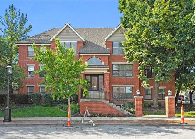 Property at 445 W 9th St, Kansas City, MO 64105, 2 beds, 1 bath