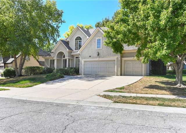 Property at 10312 N Revere Ave, Kansas City, MO 64154, 4 beds, 3.5 baths