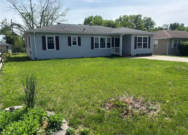 Property at 2204 E 9th St, Sedalia, MO 65301, 3 beds, 1 bath