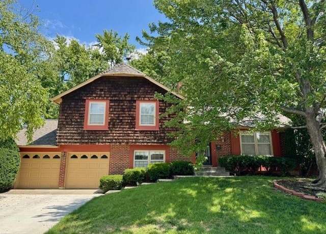 Property at 9604 W 99th Ter, Overland Park, KS 66212, 3 beds, 2 baths