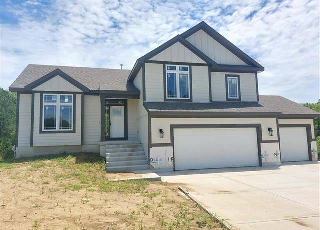 Property at 7515 N Everton Ave, Kansas City, MO 64152, 4 beds, 3 baths