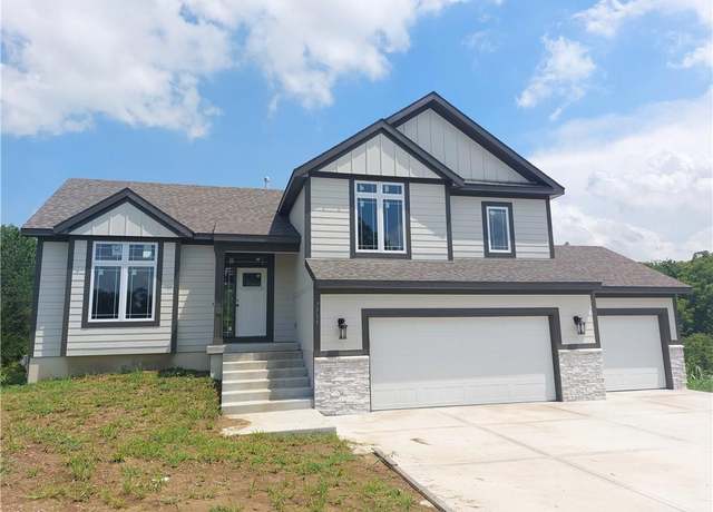 Property at 7515 N Everton Ave, Kansas City, MO 64152, 4 beds, 3 baths