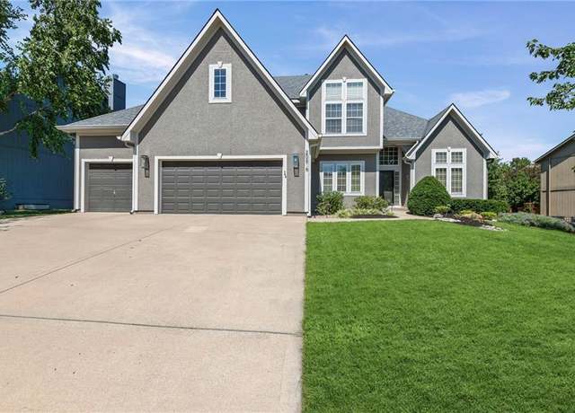 Property at 20816 W 100th Ter, Lenexa, KS 66220, 4 beds, 4.5 baths