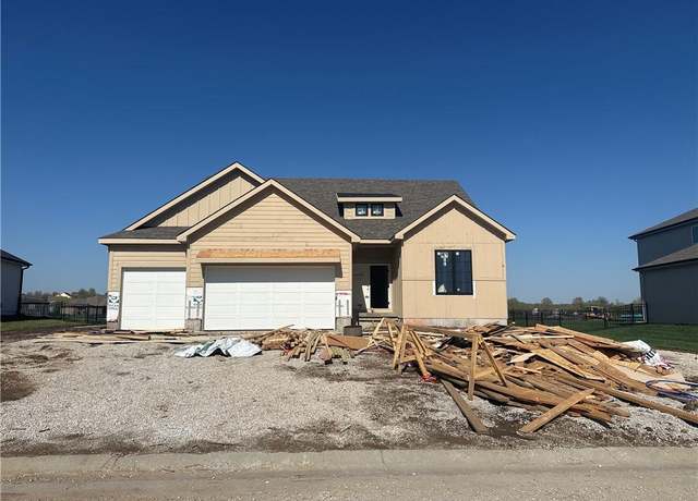 Property at 2341 Fishing Ln, Kearney, MO 64060, 4 beds, 3 baths