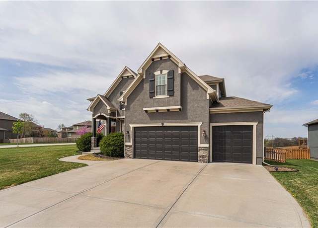 Property at 10422 N Fisk Ave, Kansas City, MO 64154, 5 beds, 4.5 baths