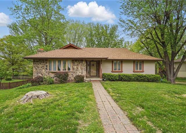 Property at 1401 S Prospect St, Kearney, MO 64060, 3 beds, 2.5 baths