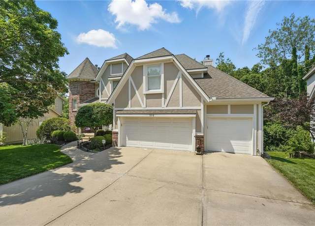 Property at 5112 NW 58th St, Kansas City, MO 64151, 4 beds, 4 baths