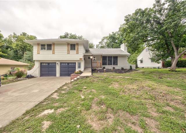 Property at 6928 Russell St, Overland Park, KS 66204, 3 beds, 2.5 baths