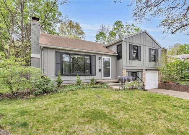 Property at 5918 W 75th Ter, Prairie Village, KS 66208, 3 beds, 1 bath