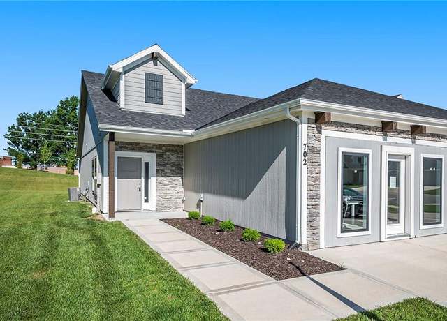Property at 709 Ridge Dr, Smithville, MO 64089, 2 beds, 2 baths
