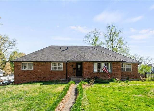 Property at 11823 Locust St, Kansas City, MO 64131, 5 beds, 3.5 baths