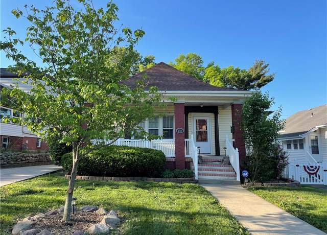 Property at 2710 Union St, St Joseph, MO 64506, 3 beds, 2 baths