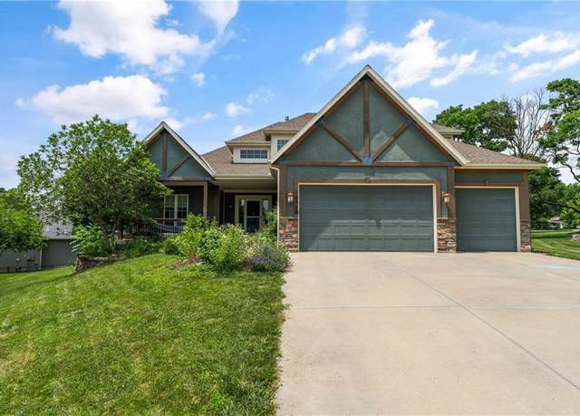 Property at 10528 W 49th Pl, Shawnee, KS 66203, 4 beds, 3 baths