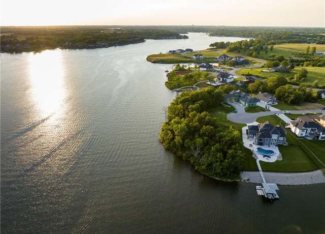 Property at 12 Omaha Cir, Lake Winnebago, MO 64034