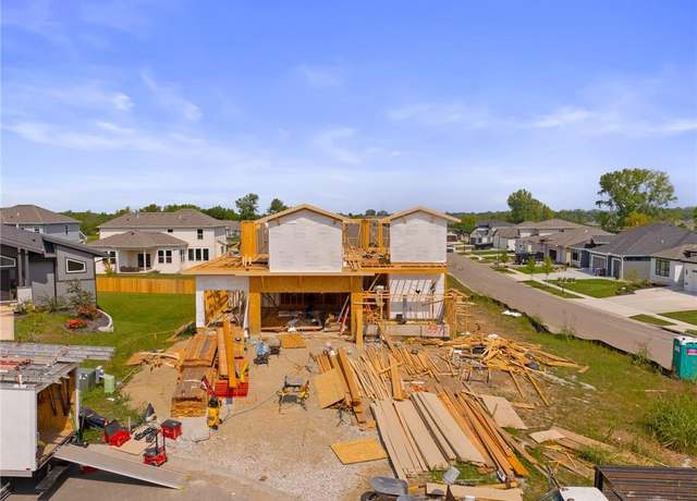 Property at 8972 Shady Bend Rd, Lenexa, KS 66227, 4 beds, 3.5 baths