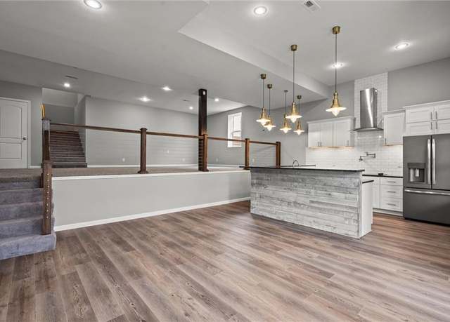 Property at 7295 NW Forest Lakes Dr, Parkville, MO 64152, 5 beds, 4.5 baths