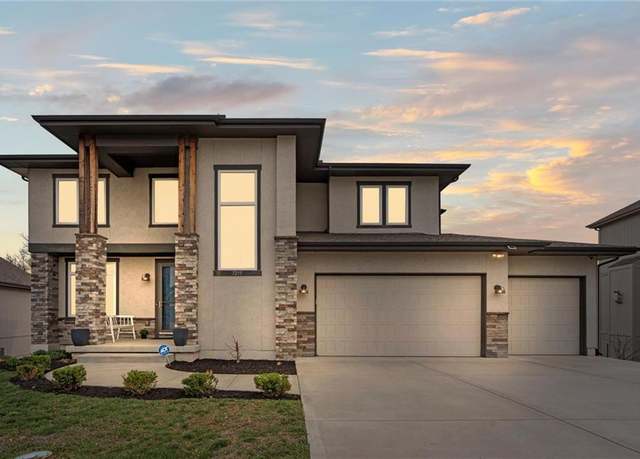 Property at 7295 NW Forest Lakes Dr, Parkville, MO 64152, 5 beds, 4.5 baths