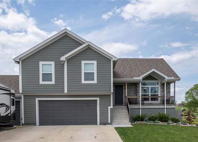 Property at 985 Sicklebar Dr, Peculiar, MO 64078, 3 beds, 2.5 baths