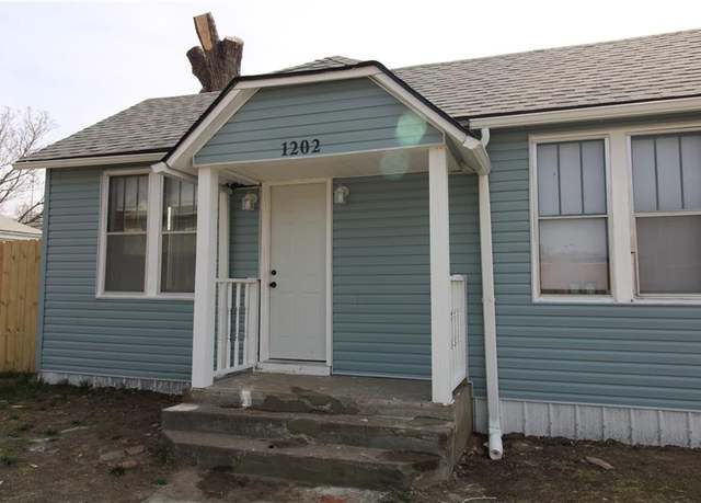 Property at 1202 Sacramento St, St Joseph, MO 64503, 4 beds, 2 baths