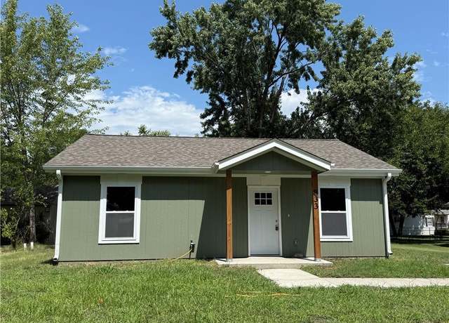 Property at 833 E 7th St, Ottawa, KS 66067, 2 beds, 1 bath
