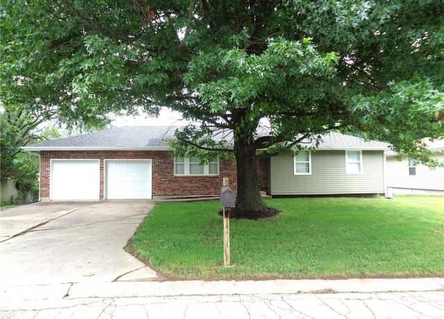 Property at 123 SE 240 Rd, Warrensburg, MO 64093, 3 beds, 2 baths