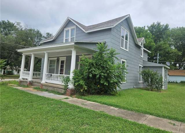 Property at 601 S Ransom St, Fort Scott, KS 66701, 2 beds, 1 bath
