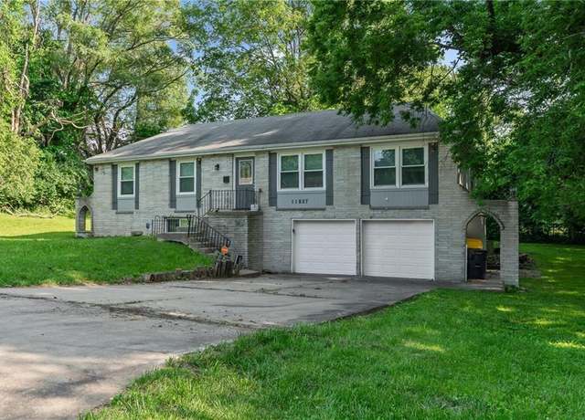 Property at 11827 E 50th Ter, Kansas City, MO 64133, 4 beds, 3 baths