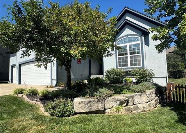 Property at 10214 Polfer Ln, Kansas City, KS 66109, 3 beds, 3 baths
