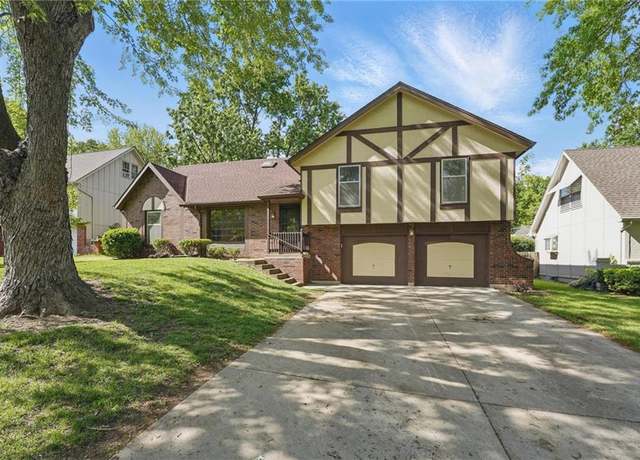 Property at 10624 W 99th St, Overland Park, KS 66214, 4 beds, 3 baths