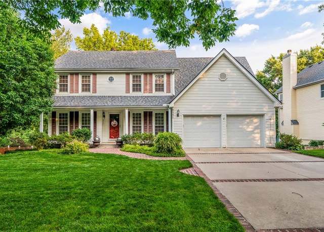 Property at 8541 Oakview Dr, Lenexa, KS 66215, 4 beds, 3 baths