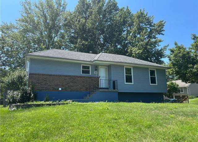 Property at 1111 SE 2nd Ct, Lee's Summit, MO 64063, 3 beds, 2 baths