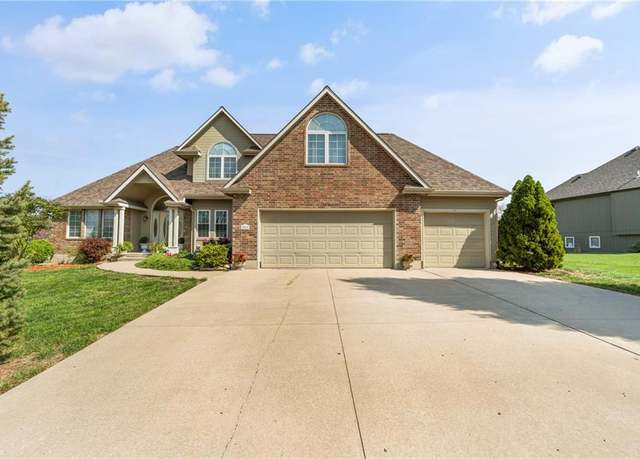 Property at 2614 Duncan St, Harrisonville, MO 64701, 4 beds, 2.5 baths