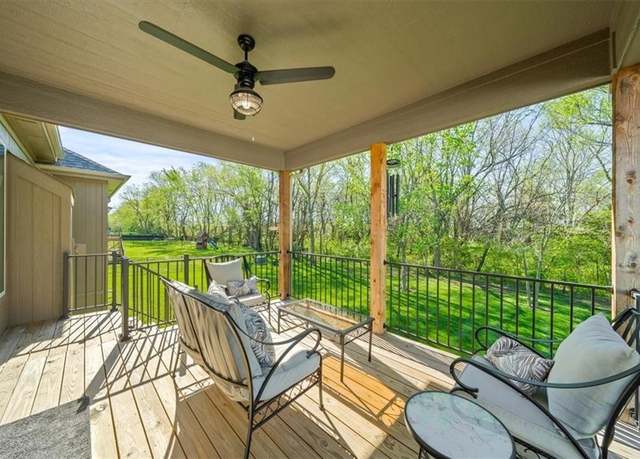 Property at 811 W Shawhan Pkwy, Lone Jack, MO 64086, 3 beds, 2.5 baths
