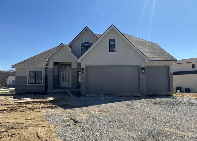 Property at 13494 Terrace Park Dr, Parkville, MO 64152, 4 beds, 3.5 baths