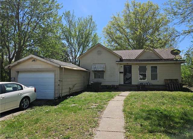 Property at 1220 E Elm St, Fort Scott, KS 66701, 2 beds, 1 bath