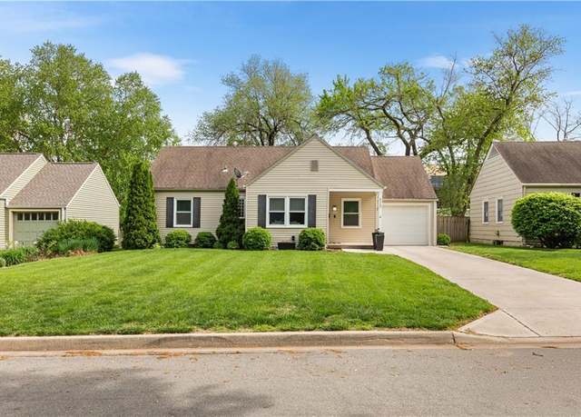 Property at 5117 W 58th St, Roeland Park, KS 66205, 3 beds, 2 baths