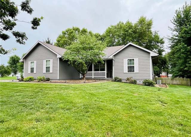 Property at 1111 188th St, Smithville, MO 64089, 3 beds, 2 baths