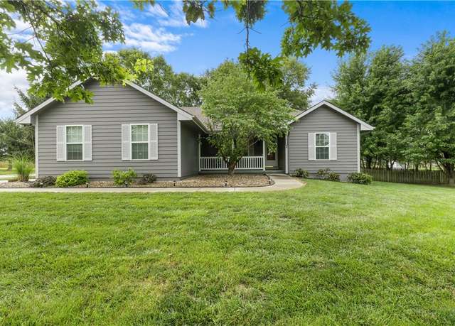 Property at 1111 NE 188th St, Smithville, MO 64089, 3 beds, 2 baths