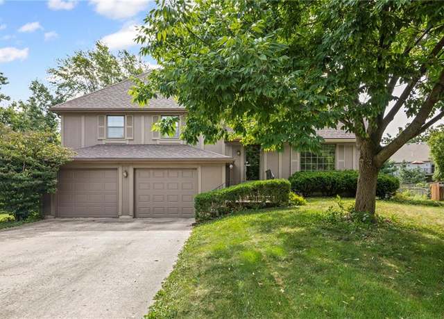 Property at 7923 Hadley St, Overland Park, KS 66204, 4 beds, 2.5 baths