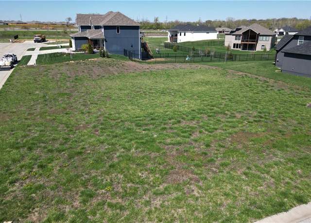 Property at 4715 SE Lyne St, Blue Springs, MO 64014