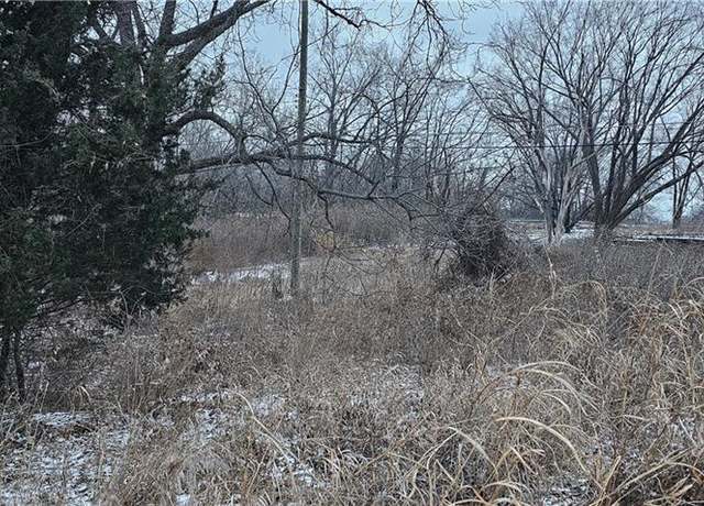 Property at 600 S Crisp Ave, Independence, MO 64054