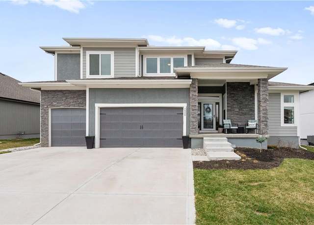 Property at 1532 SW Georgetown Dr, Lee's Summit, MO 64082, 6 beds, 5 baths
